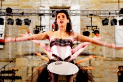 Actuación grupal escenario batucada