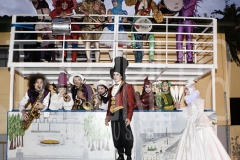 carroza de disfraces y pasacalles